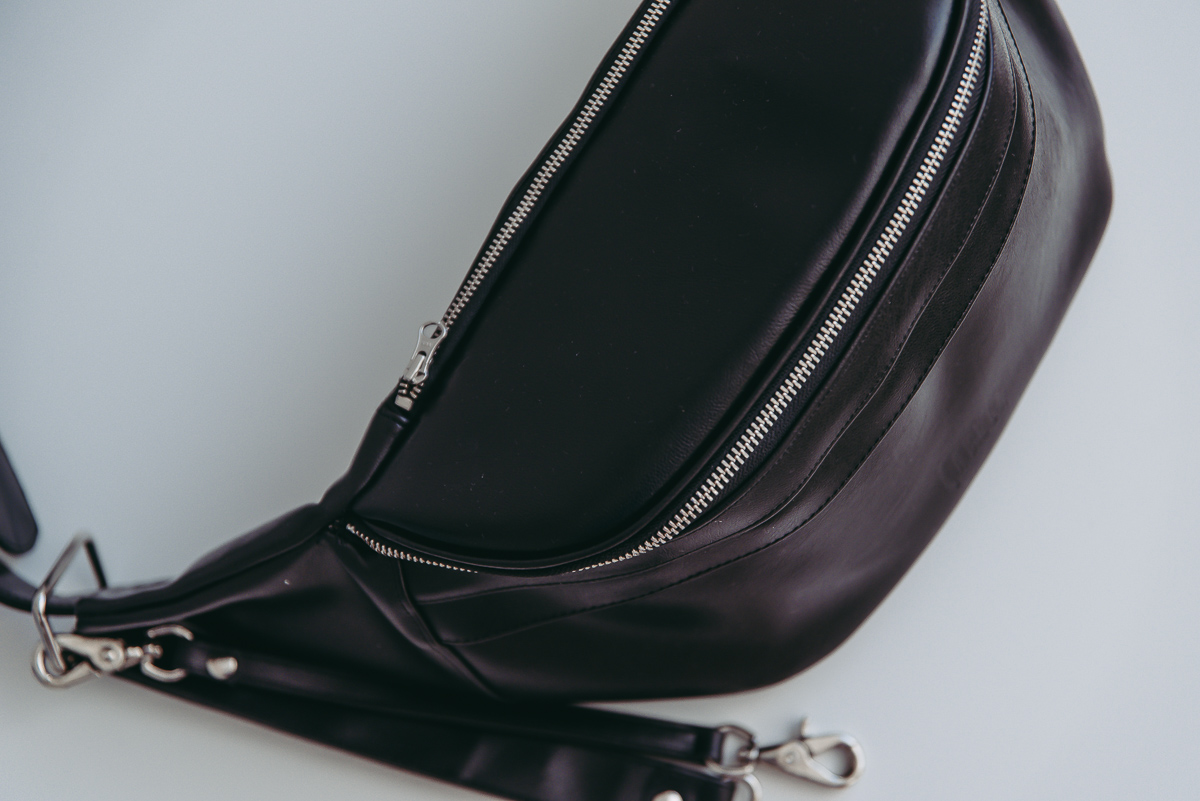 detail stylové fotobrašny Cabela pro fotografy